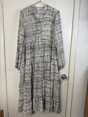 Terzi Dukkani black & white long sleeve maxi , button front dress. 2, L/XL-U.S.